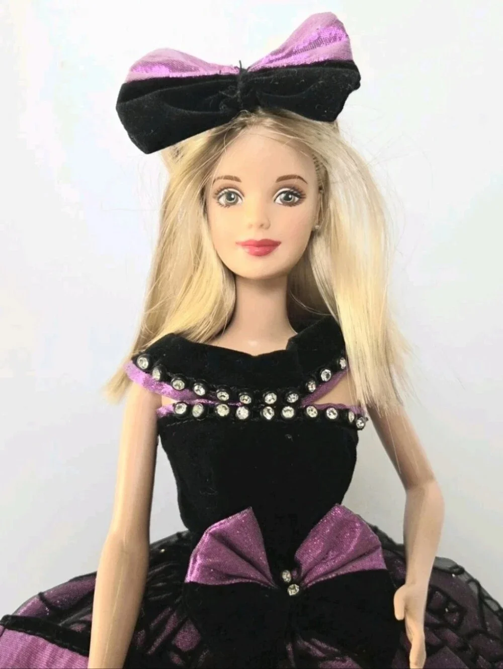 VINTAGE BARBIE SIZE BRASS KEY PURPLE AND BLACK GOWN WITH ACCESSORIES OUTFIT